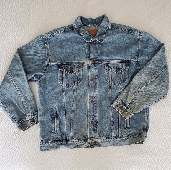 levi's relaxed trucker jacket